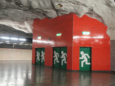 Стокгольм: ратуша, амфоры и метро с текущей по стенам водой